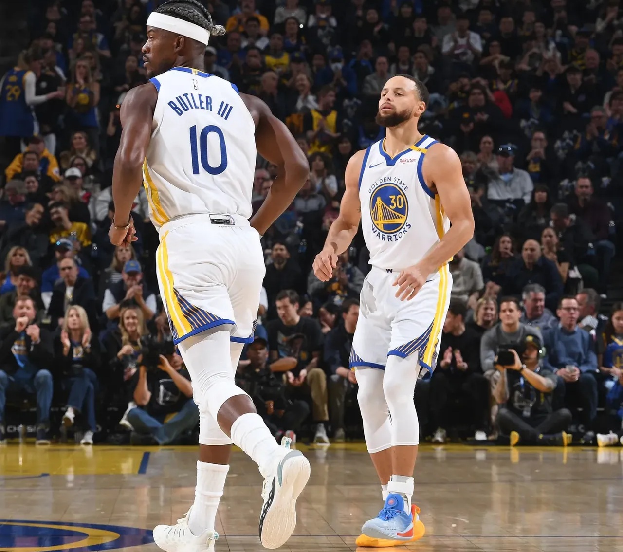 相似度99%！巴萨国王杯对手球员长相酷似拉莫斯，迅速外网走红（巴萨国王杯对手球员与拉莫斯神似，因撞脸在海外社媒火速走红）