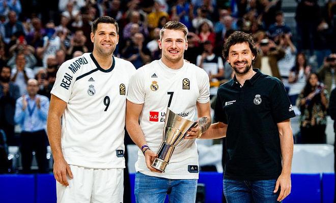 约基奇历史性一夜，主帅高度评价（约基奇缔造历史之夜，主帅盛赞）