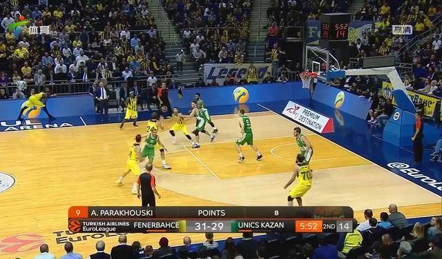 首节杜兰特＆小史密斯均取11分，两人命中率均超8成（杜兰特与小史密斯首节各拿11分，投篮命中率双双超八成）