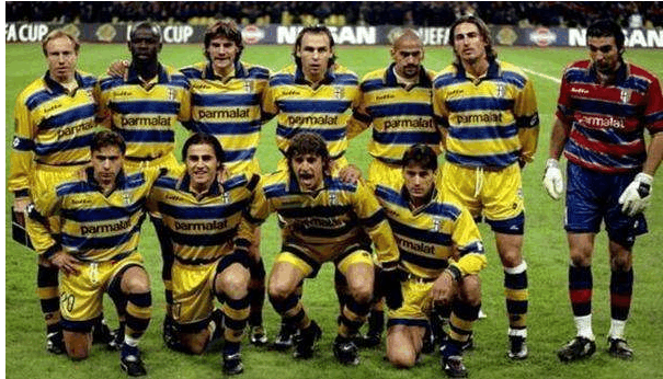 封烟呢？荷甲阿贾克斯vs格罗宁根因为烟雾太大被终止（荷甲阿贾克斯VS格罗宁根因浓烟过大比赛中止）