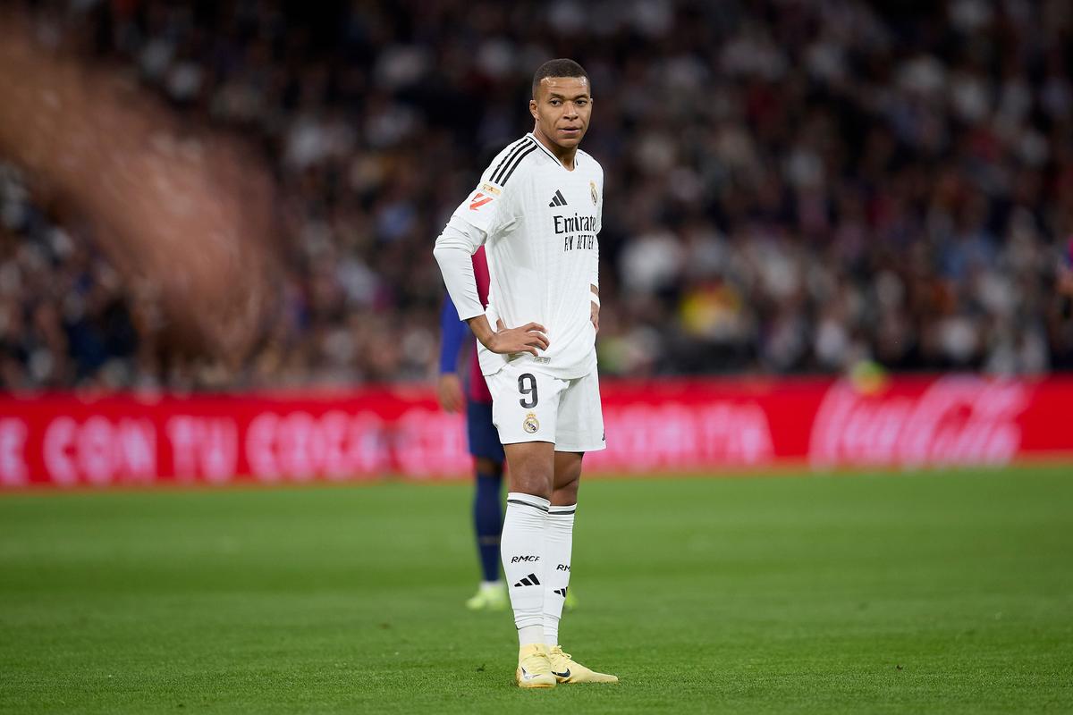 罗体：那不勒斯暂停引进左边锋，搁置了对斯特林和格10的联系（罗体：那不勒斯暂时叫停左边锋引援，已搁置与斯特林、格10的接触）