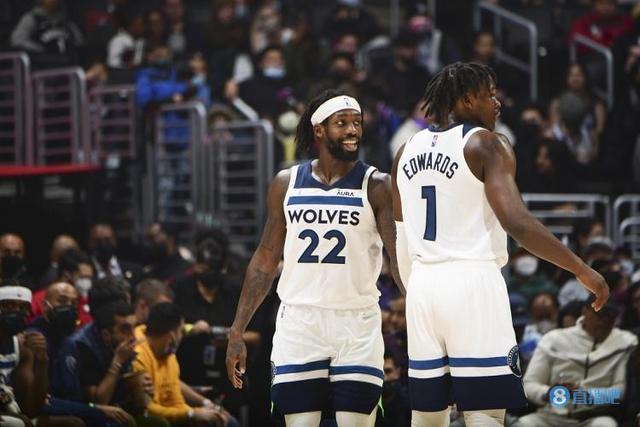 每体：法兰克福球迷有1000人无门票想混进场，被安保当时驱离（每体：约千名法兰克福球迷无票试图入场，已被安保当场驱离）