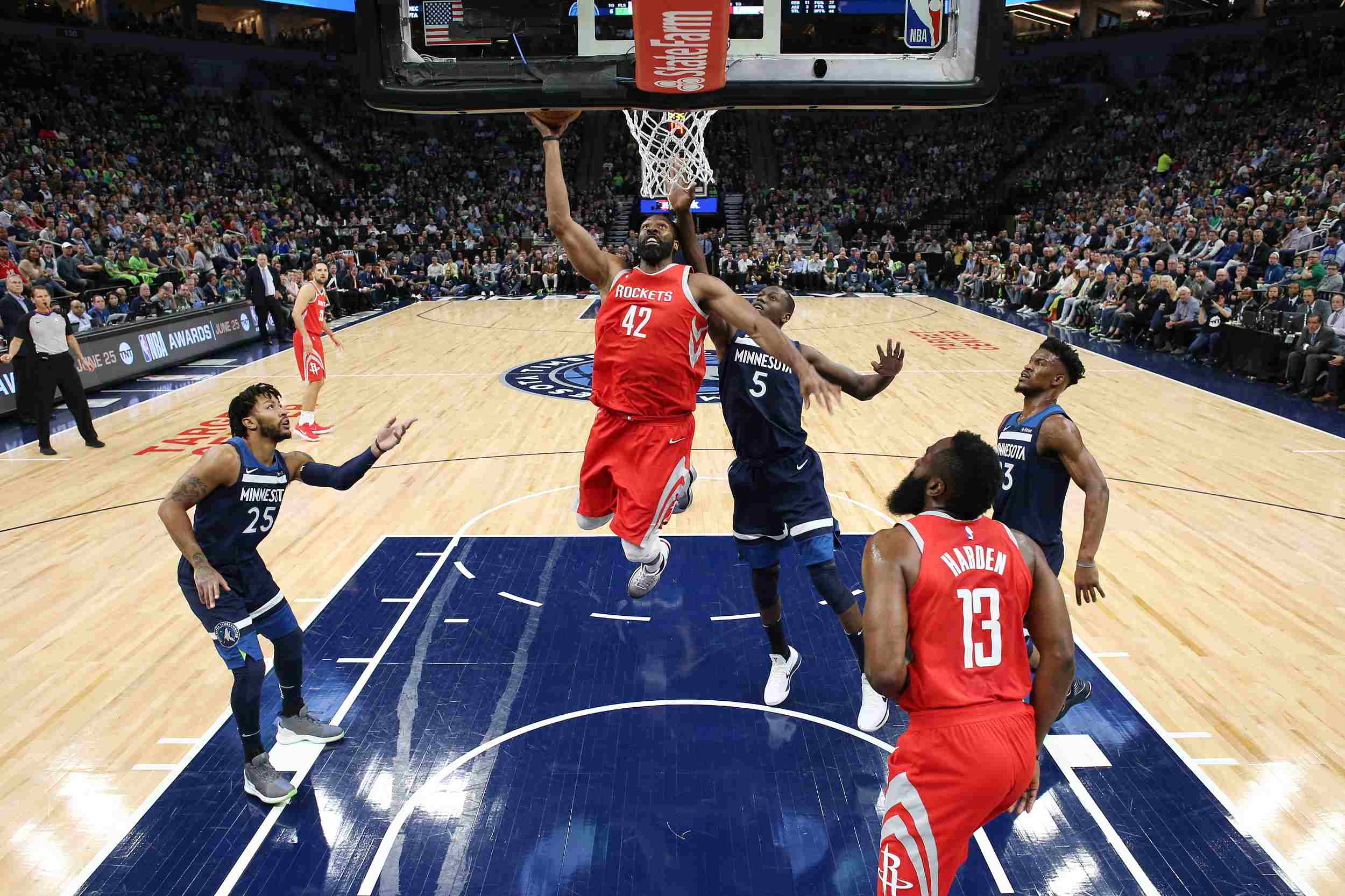 中超联赛总结：积分榜前三分析,（中超赛季盘点：积分榜前三深度解析）