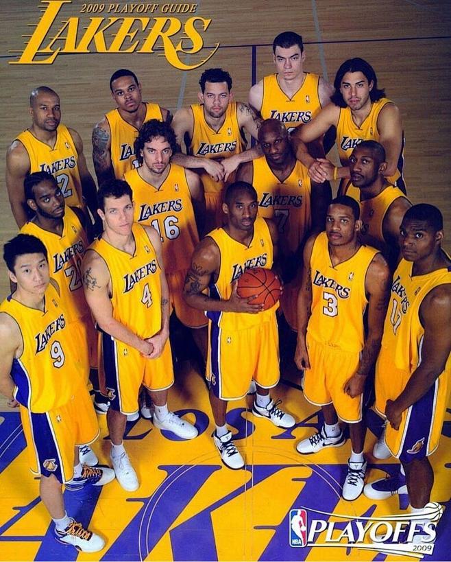 曼联客场对阵狼队，若取胜可追平切尔西，升至第六。狼队近期状态差，曼联实力占优，有望全取三分。（曼联客战狼队：胜则追平切尔西升至第六，狼队近况低迷，红魔有望全取三分）