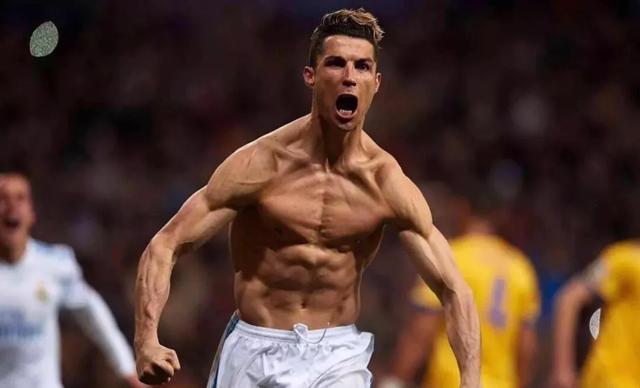 杜兰特连续得分，全队士气高涨（杜兰特连连得手，全队斗志高昂）