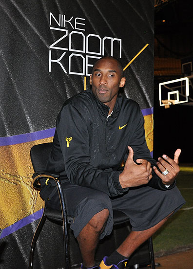 西蒙尼：圣吉罗斯联合擅长利用球员速度，我们必须主动去争胜（西蒙尼：圣吉罗斯联合速度优势明显，我们必须主动出击争取胜利）