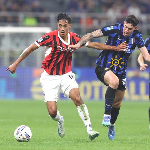 单场比赛4名效力英超球员进球，为荷兰国家队队史首次（荷兰国家队队史首次：单场四名英超球员建功）