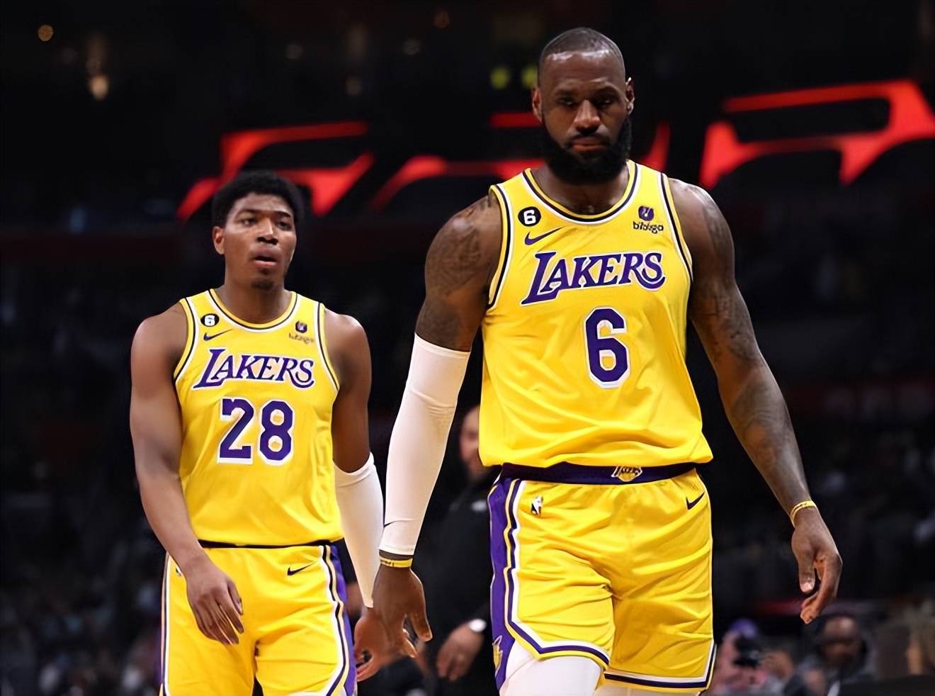 掘金约基奇豪取三双助球队连胜（约基奇揽三双，掘金续写连胜）