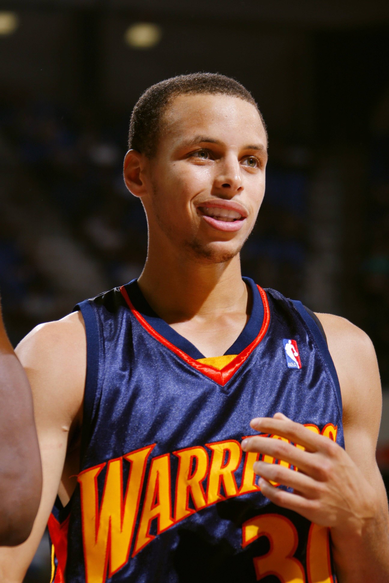 混团世界杯：梁靖崑单打告负莎头双打得分 中国8-2法国（混团世界杯战报：中国8-2胜法国，梁靖崑单打憾负，莎头双打建功）