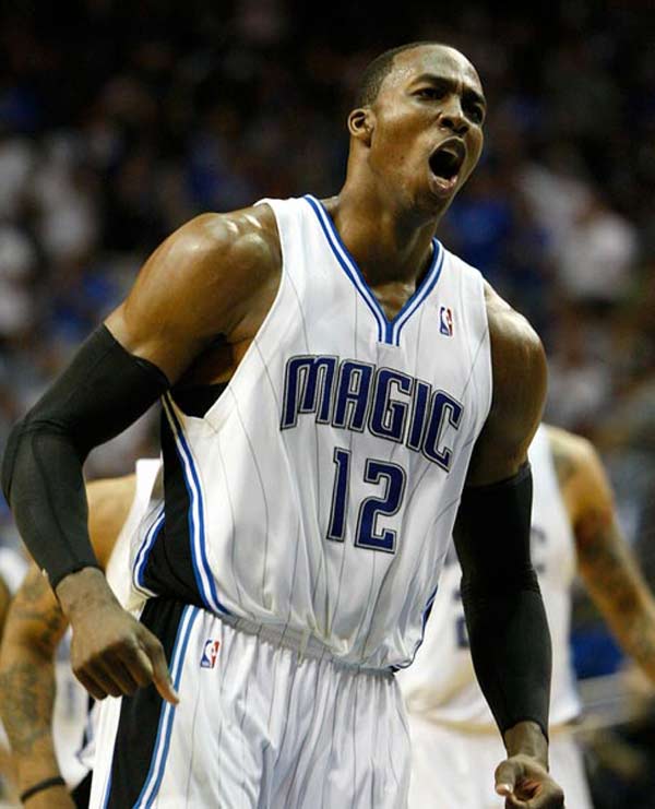 康宁汉姆6犯离场险些葬送好局，杜伦高效26+10拯救活塞（康宁汉姆六犯毕业险些葬送优势，杜伦高效26+10力挽狂澜救活塞）