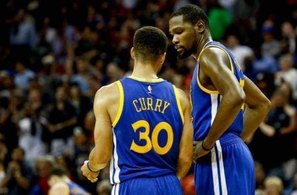 美记：保罗·乔治在场76人每百回合防守效率提升11.2分（美媒：保罗-乔治上场时，76人每百回合防守效率提升11.2分）